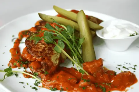 Gdzie zjeść w Stroniu Śląskim? Odkryj najlepsze restauracje i smaki