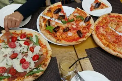 Gdzie zjeść w Kościerzynie? Odkryj najlepsze restauracje i smaki
