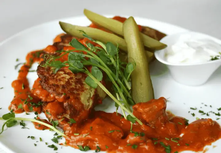 Gdzie zjeść w Stroniu Śląskim? Odkryj najlepsze restauracje i smaki