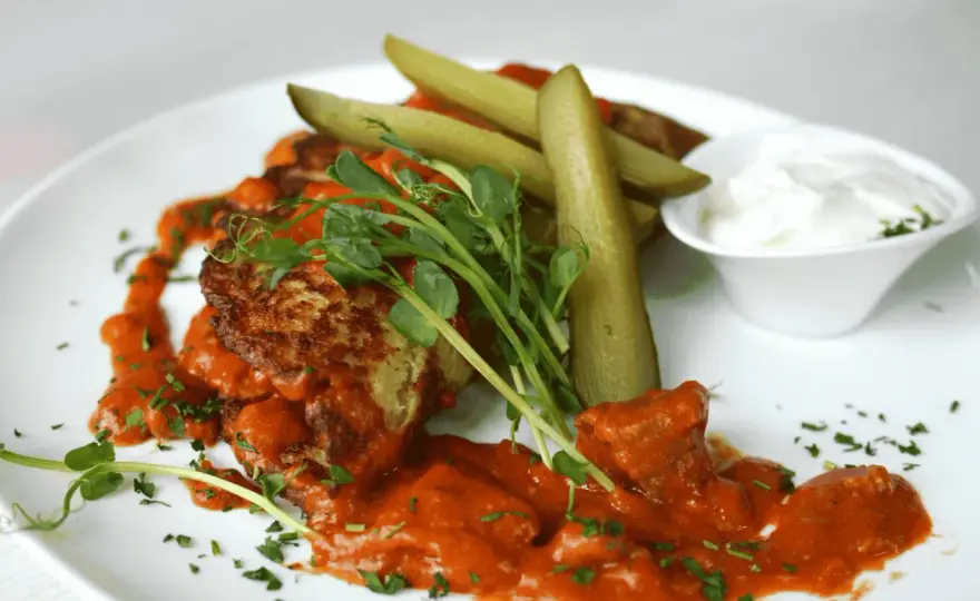 Gdzie zjeść w Stroniu Śląskim? Odkryj najlepsze restauracje i smaki