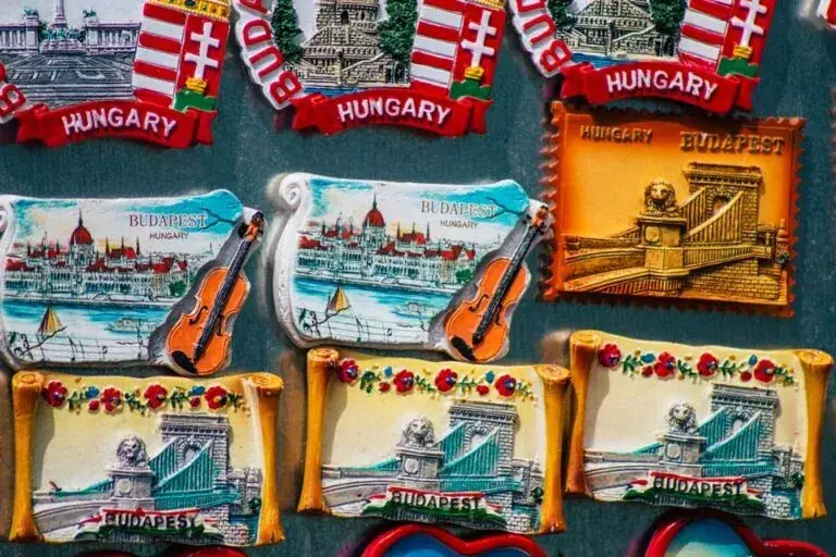 Gdzie kupić pamiątki w Budapeszcie? Odkryj najlepsze miejsca na zakupy